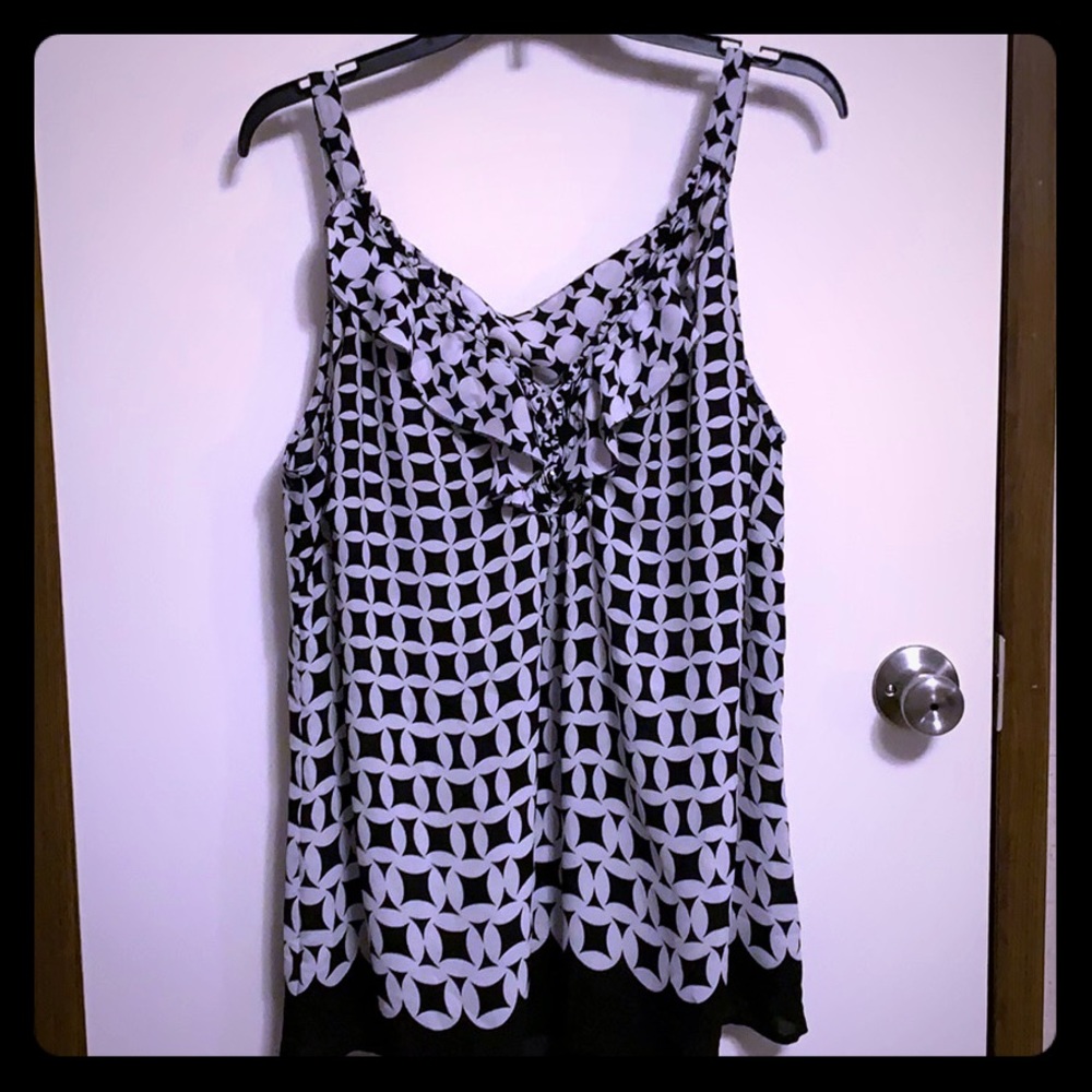 Black and White Avenue Top